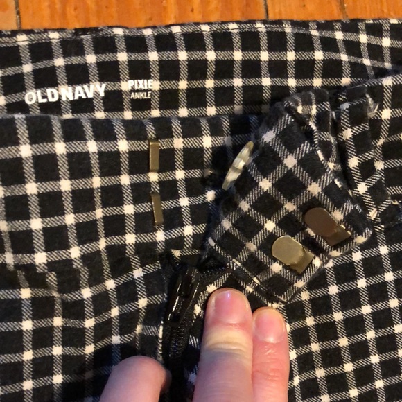Old navy black and white gingham pixie pant - Picture 3 of 4